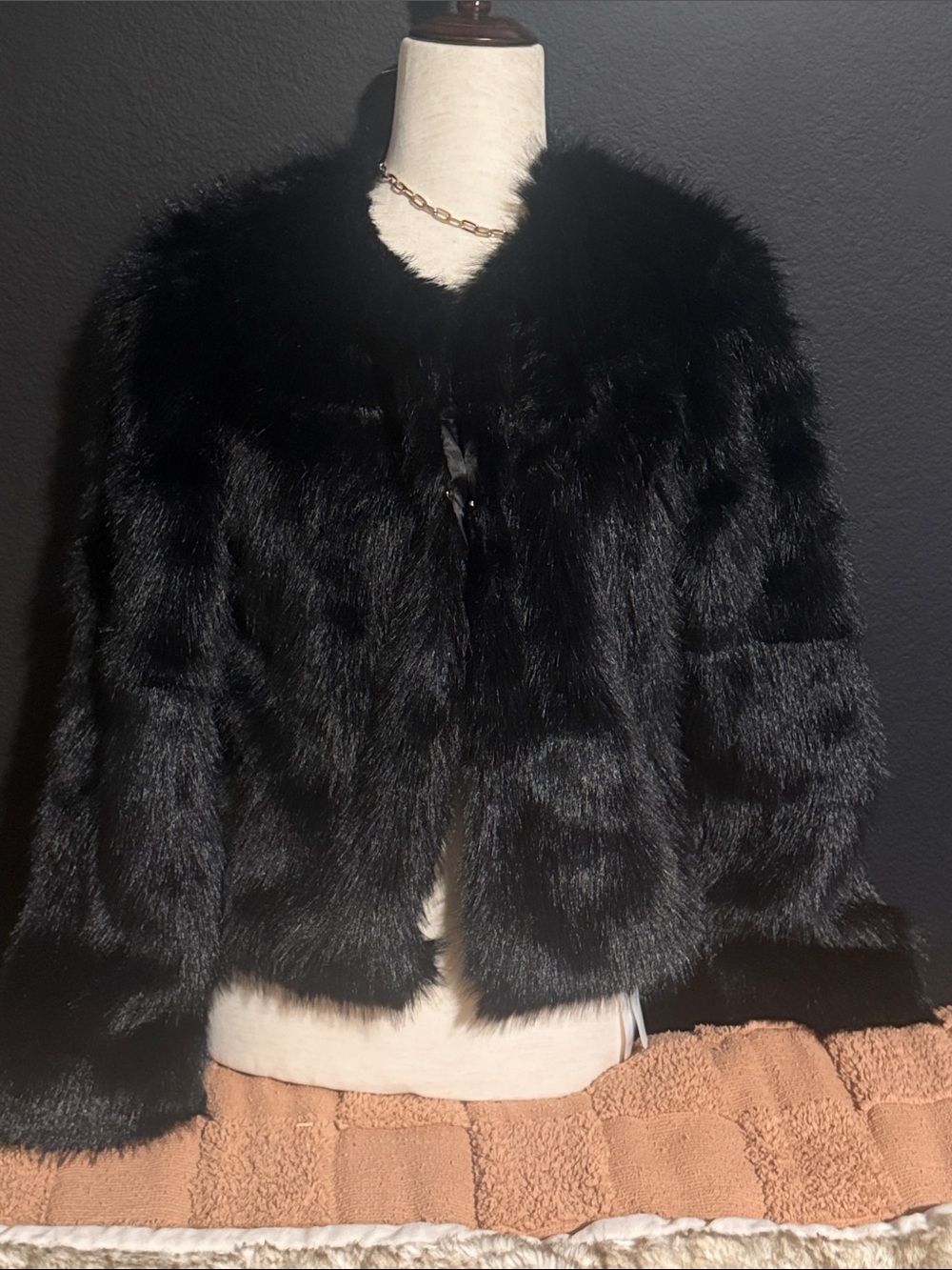 New..Black Faux Fur Women's Cropped Coat
